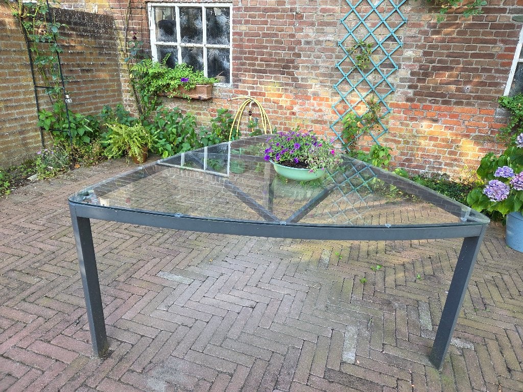 tuintafel driekant met glazen blad, Tuin en Terras, Tuintafels, Ophalen, Gebruikt, Ovaal, Aluminium
