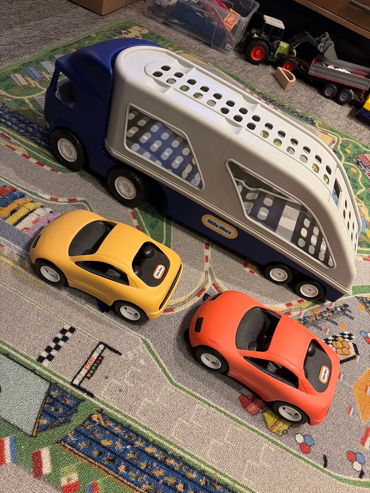 Little Tikes Transportwagen met 2 auto's - Zo goed als nieuw, Ophalen, Zo goed als nieuw