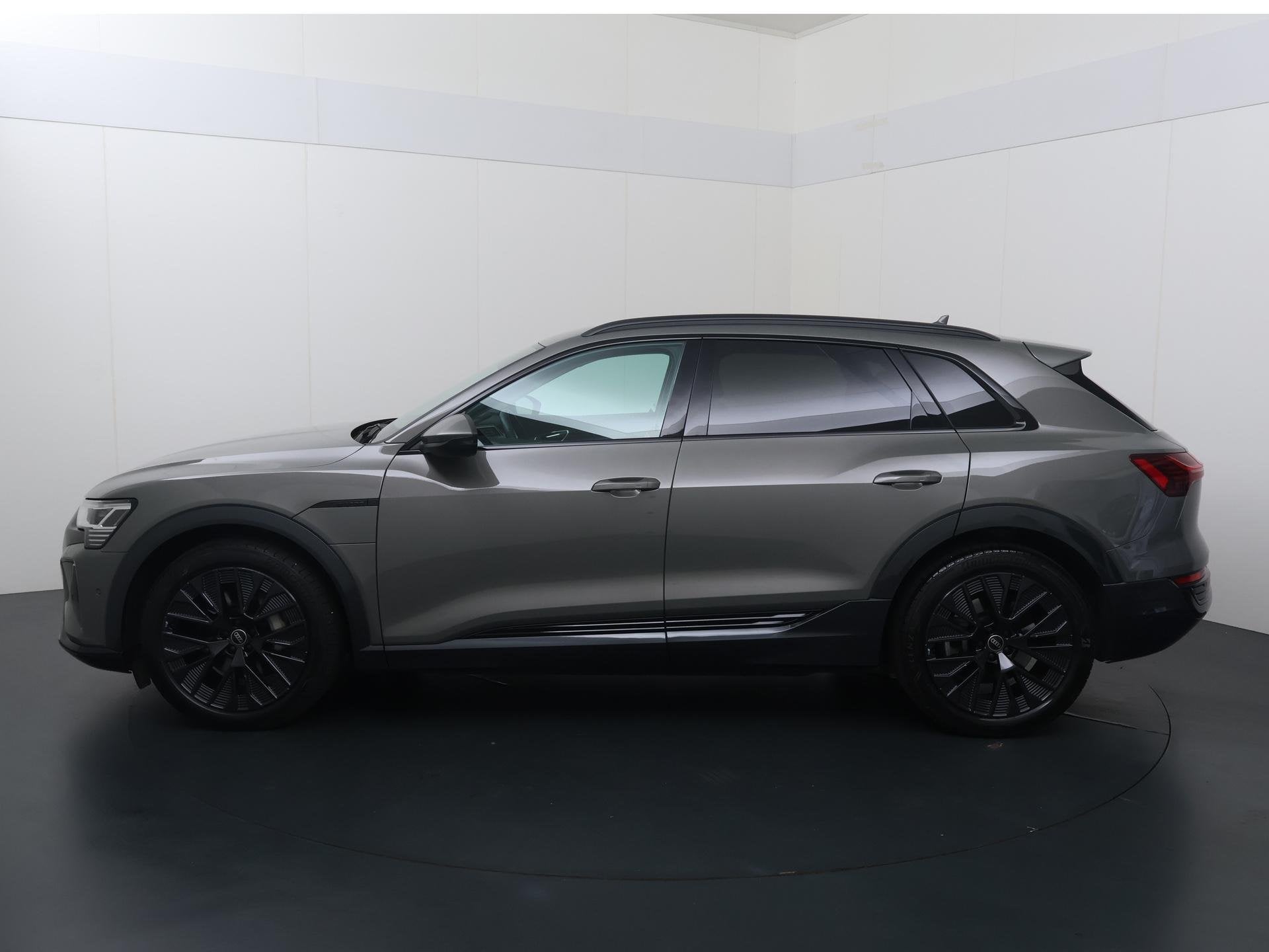 Audi Q8 e-tron 55 quattro Advanced Edition 115 kWh | 408 PK, 131 €/maand, Zwart, Met garantie (alle), Q8 e-tron