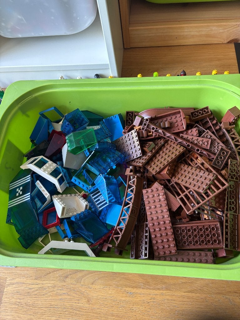 Heel veel lego 2/3  nr 2 zelfde hoort bij adv 1, Inclusief extra onderdelen, Gebruikt, Overige thema's, Lego