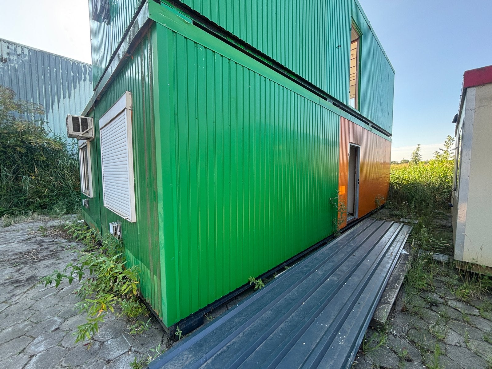 Geschakelde 10x6 meter unit met stalen buitenbekleding, Ophalen