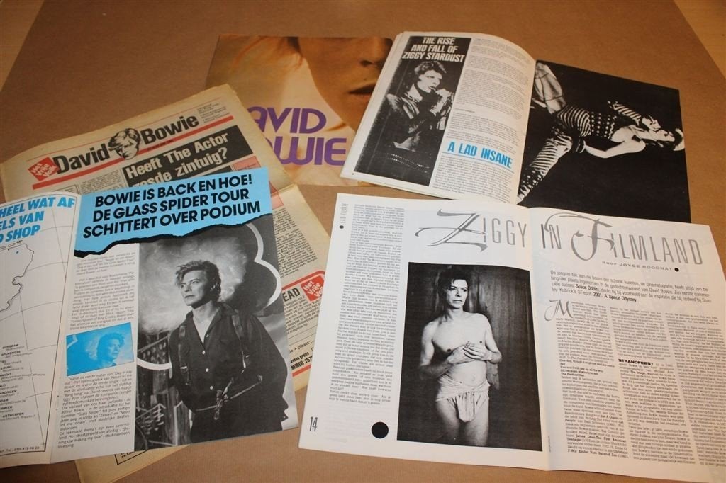 David Bowie — Vintage Poster, Tijdschriften & Knipsels, Verzamelen, Ophalen of Verzenden, 1980 tot heden, Knipsel(s)