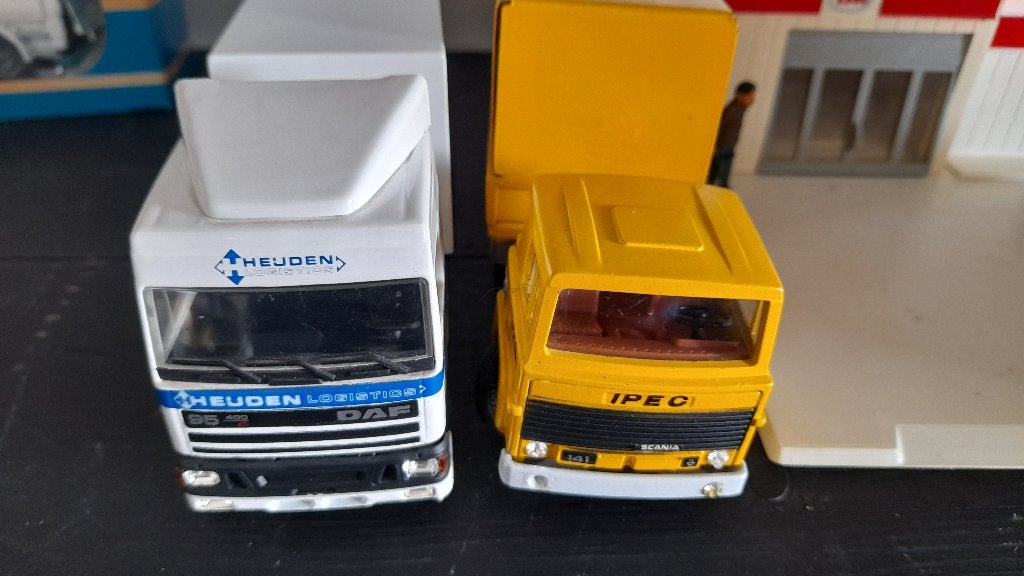 DAF van Lion en 2 Scania's van Tekno, Hobby en Vrije tijd, Modelauto's | 1:50, Ophalen of Verzenden, Zo goed als nieuw, Bus of Vrachtwagen