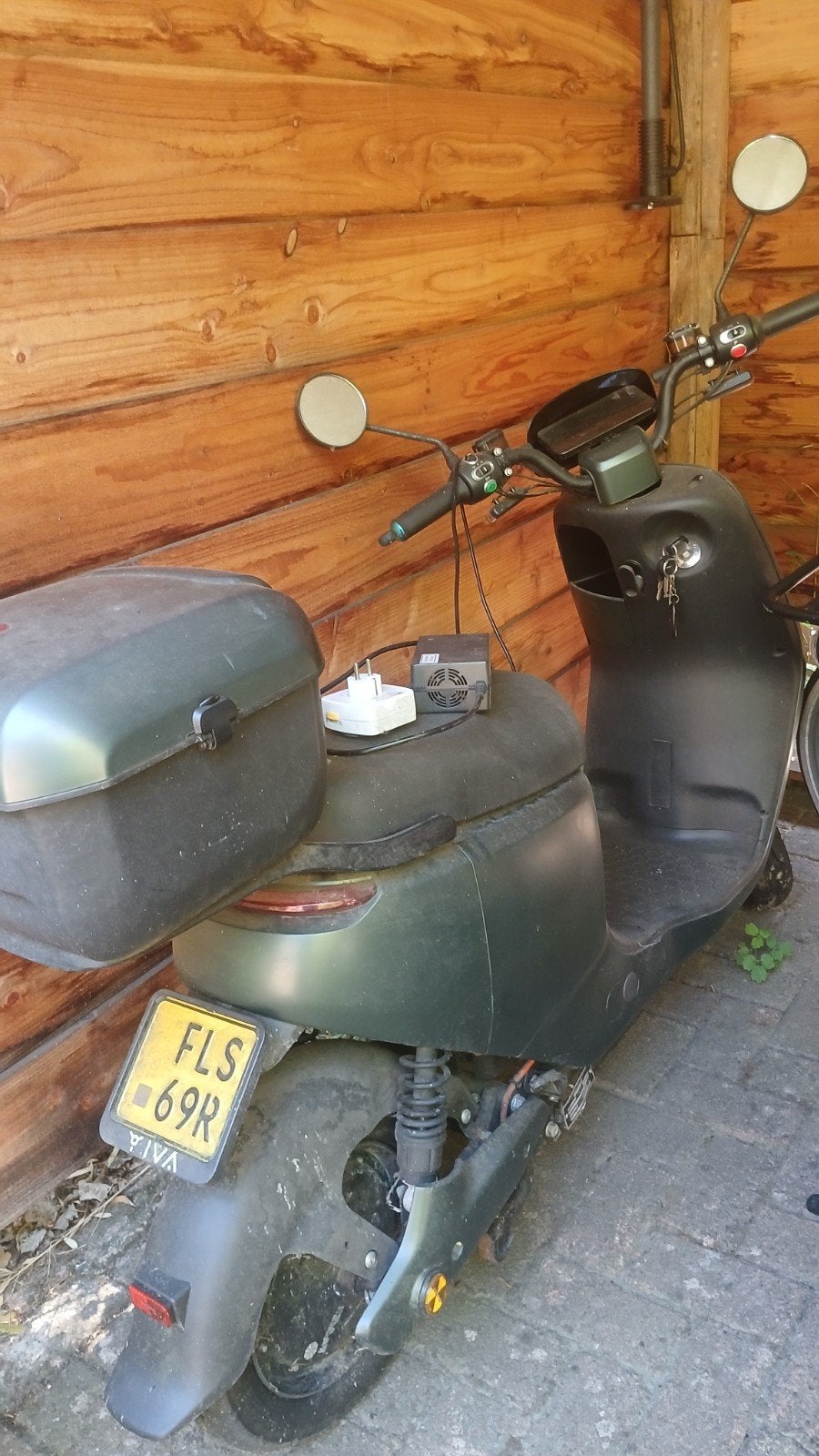 Senzo Elektrische scooter met topkoffer - Accu stuk, Ophalen, Gebruikt, Elektrisch, Overige merken