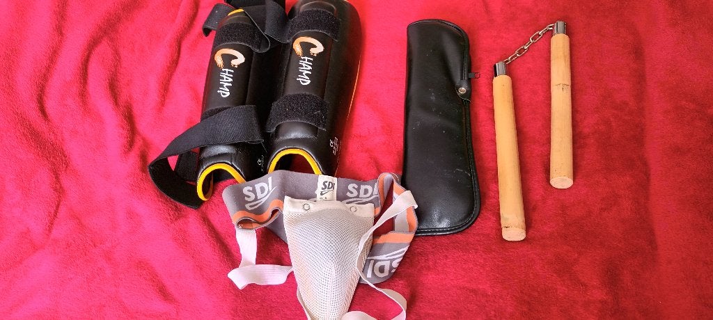 Diverse Vechtsport en beschermingsartikelen. w.o. Nunchaku, Maat L, Ophalen of Verzenden, Zo goed als nieuw, Overige