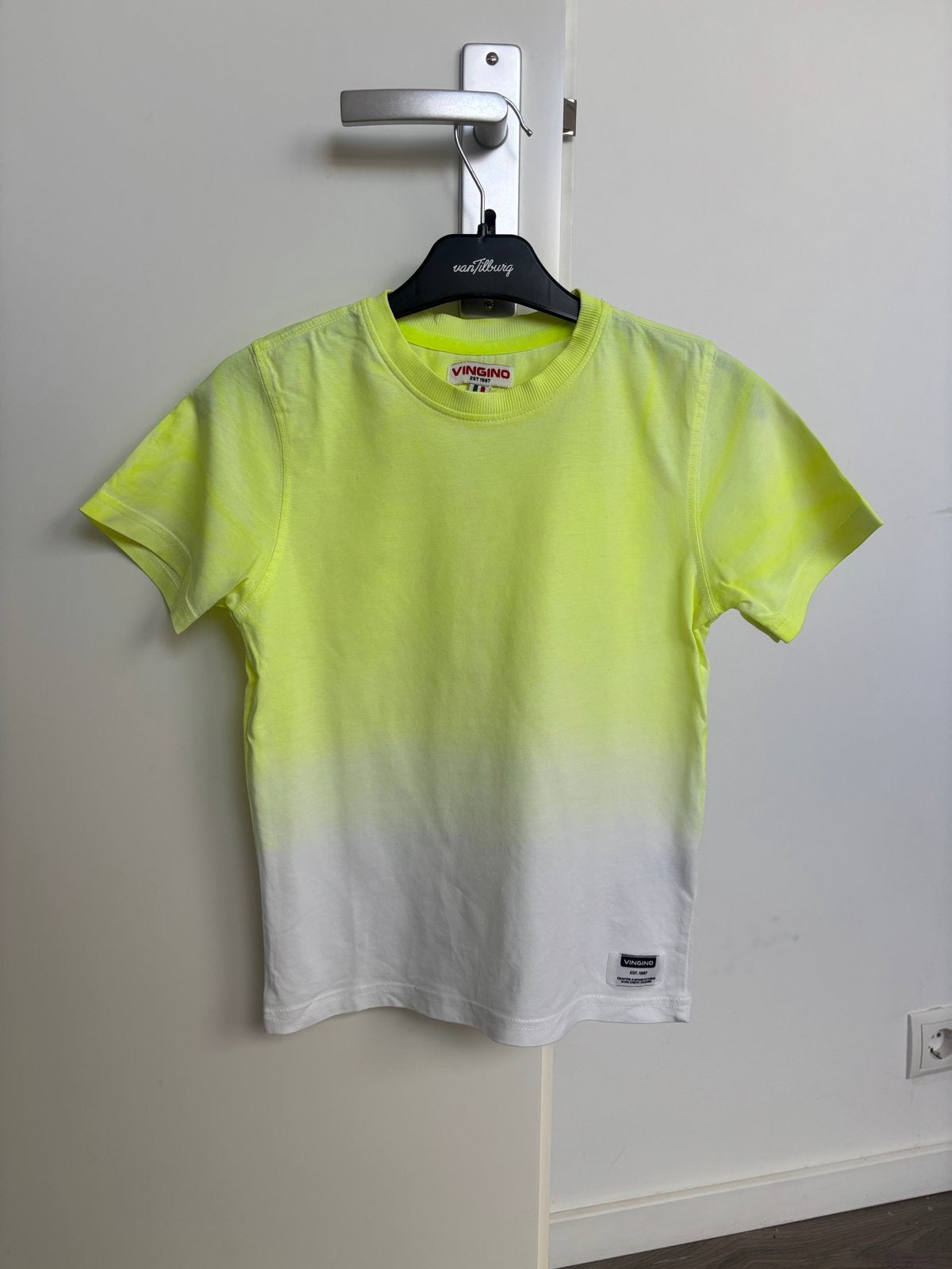 Vingino T-shirt Jongens Maat 122/128 Neon Geel/Wit, Ophalen of Verzenden, Zo goed als nieuw, Jongen, Shirt of Longsleeve