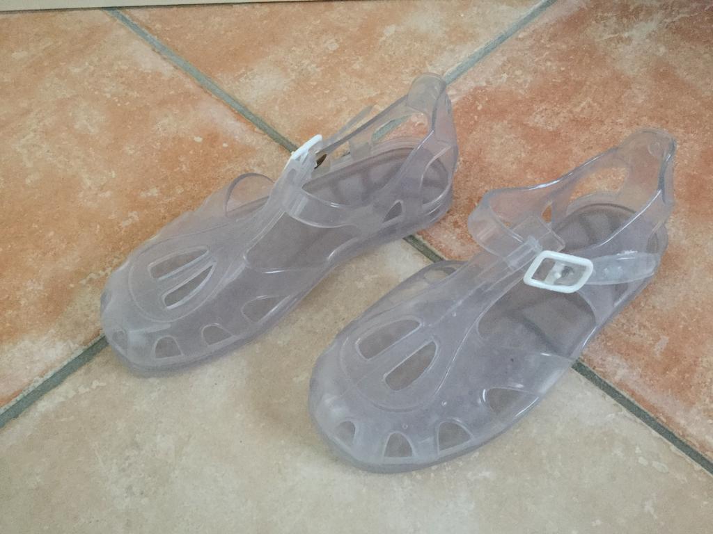 Mooie transparant kleurige waterschoentjes, maat 30, Ophalen of Verzenden, Zo goed als nieuw, Overige typen