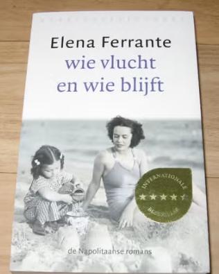 Wie vlucht en wie blijft Elena Ferrante 9789028426672, Ophalen of Verzenden, Gelezen