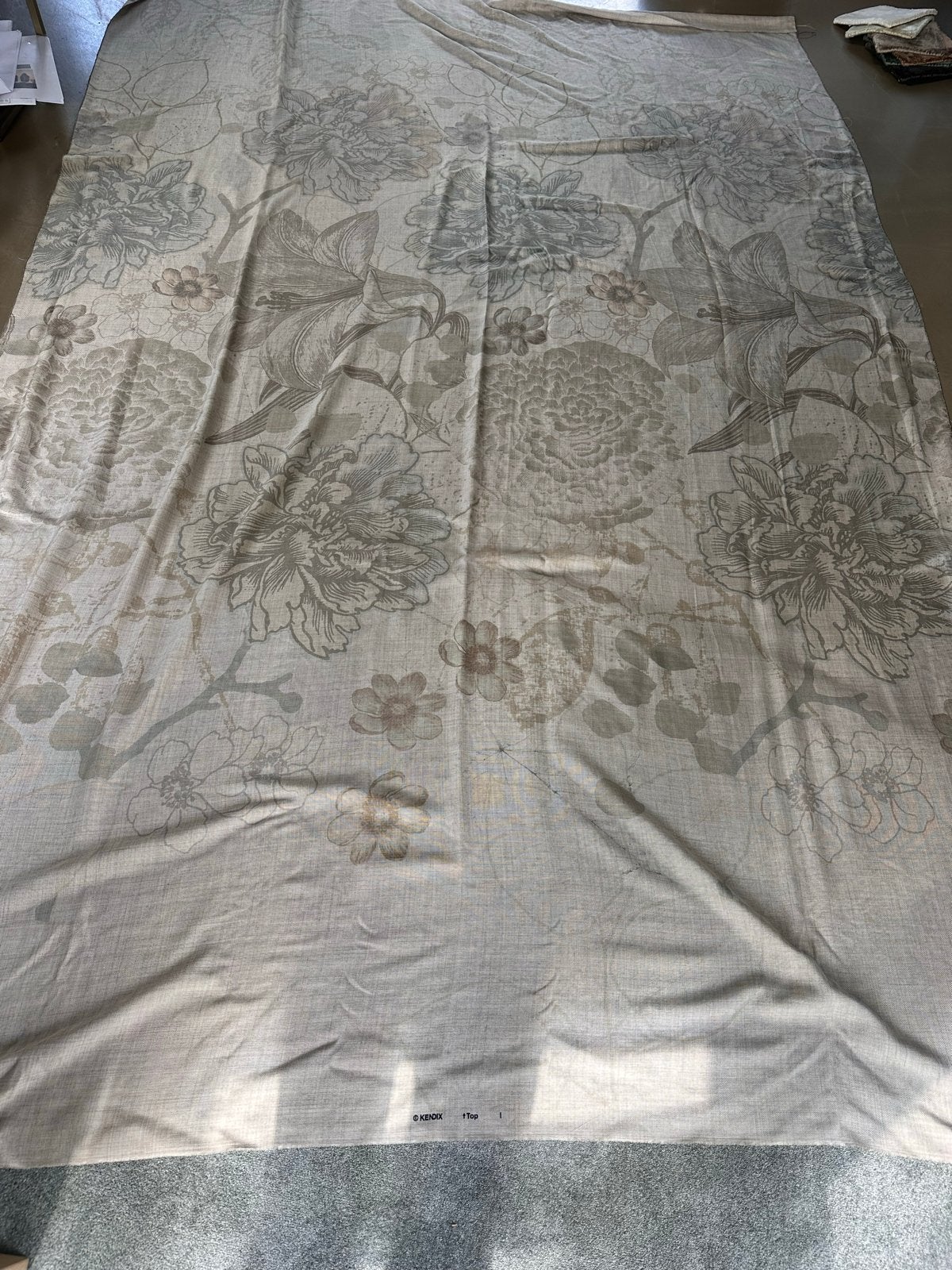 Gordijn stof of tafelkleed met bloemenprint, beige/grijs, Gebruikt, Beige, Ophalen of Verzenden, Polyester