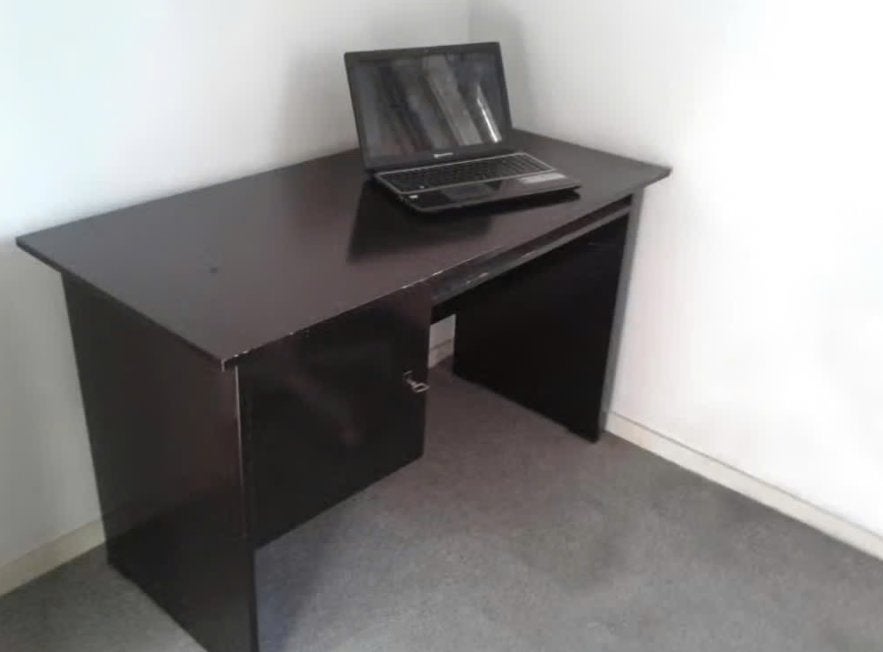 Bureau zwart gelakt met uitschuifbaar toetsenbordplank, Ophalen, Gebruikt, 120 cm, Hout