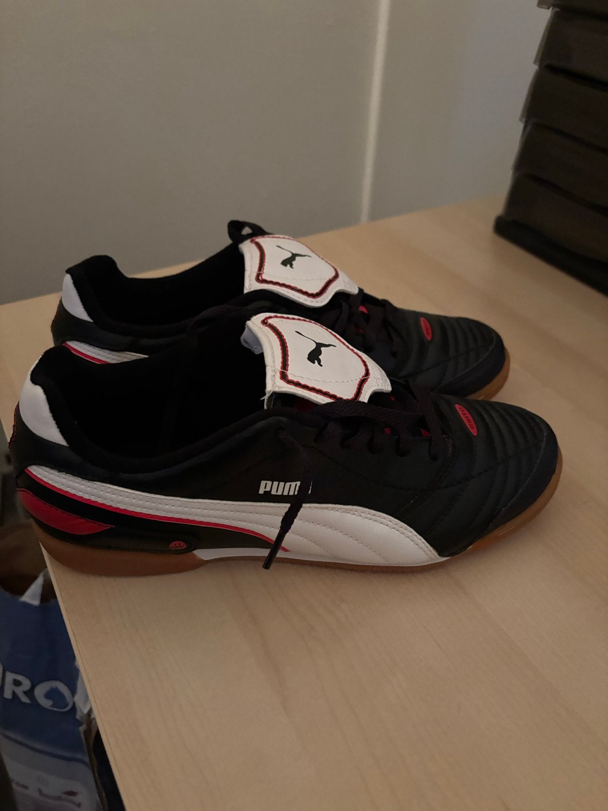 Nieuwe Puma zaalvoetbal schoenen maat 39, Zwart, Nieuw, Overige maten, Ophalen of Verzenden