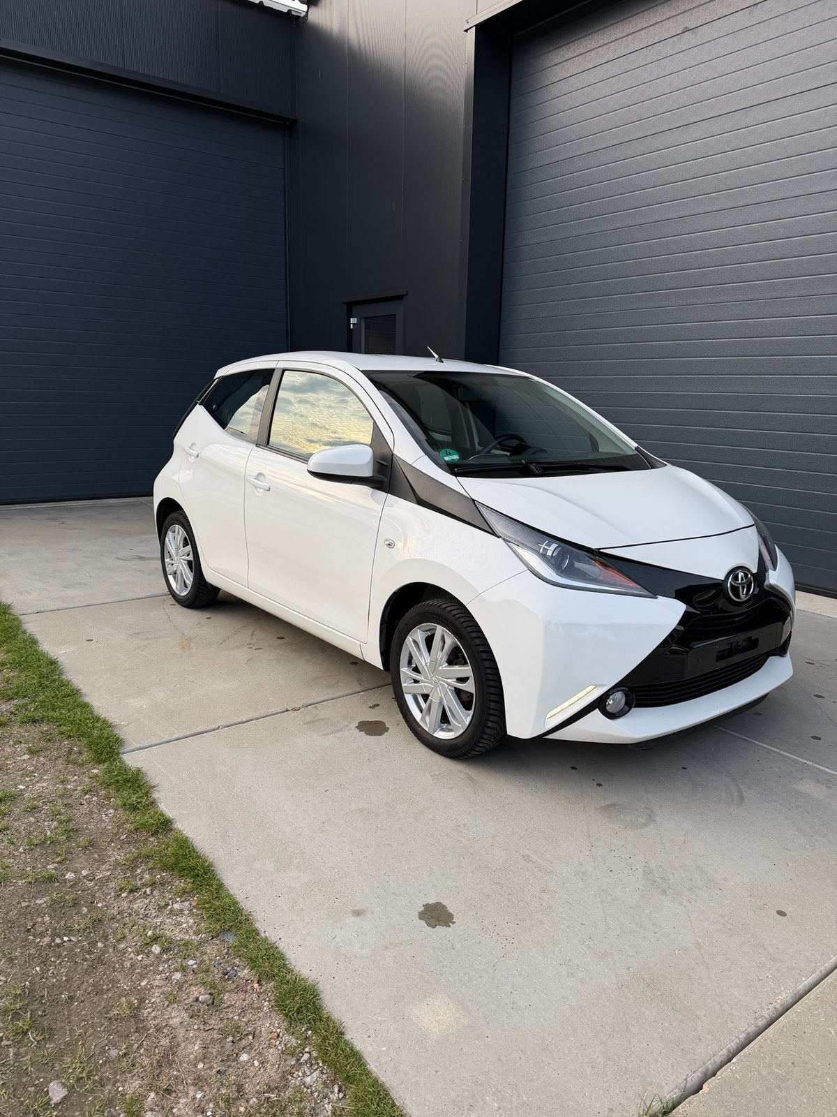 Toyota Aygo | CarPlay | Airco | Cruise Control, Bedrijf, Handgeschakeld, 3 cilinders, Onderhoudsboekje