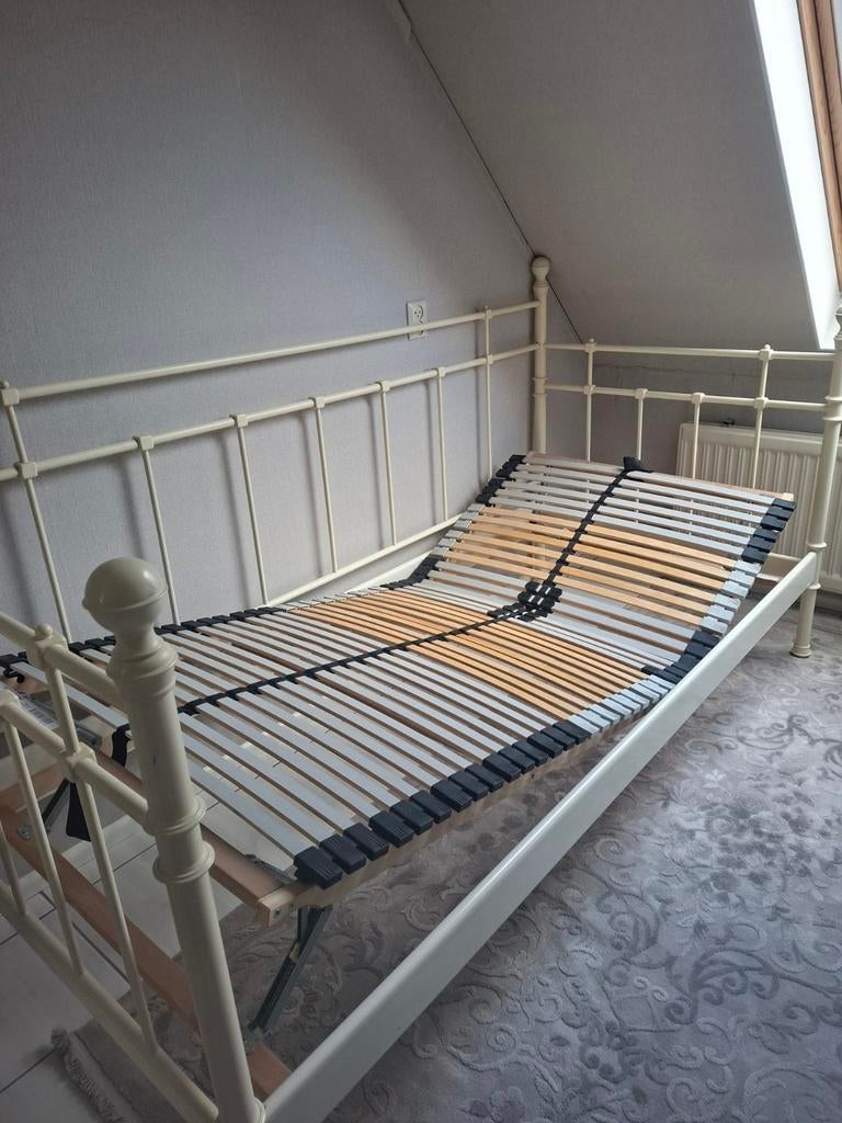 Wit metalen bedframe met lattenbodem, 90x200 cm, Ophalen, 90 cm, Eenpersoons, Wit