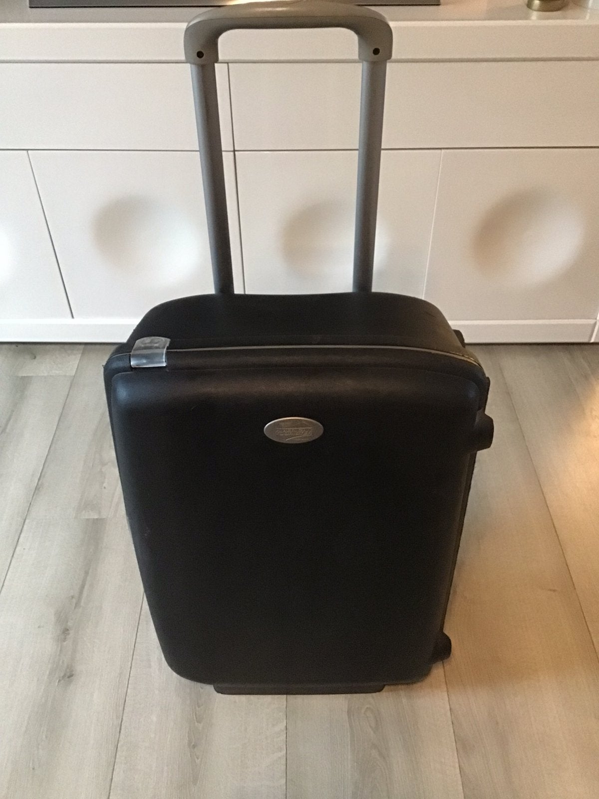 Grote zwarte American Tourister koffer uitschuifbaar handvat, Wieltjes, Hard kunststof, Ophalen of Verzenden, Grote zwarte American Tourister koffer uitschuifbaar handvat