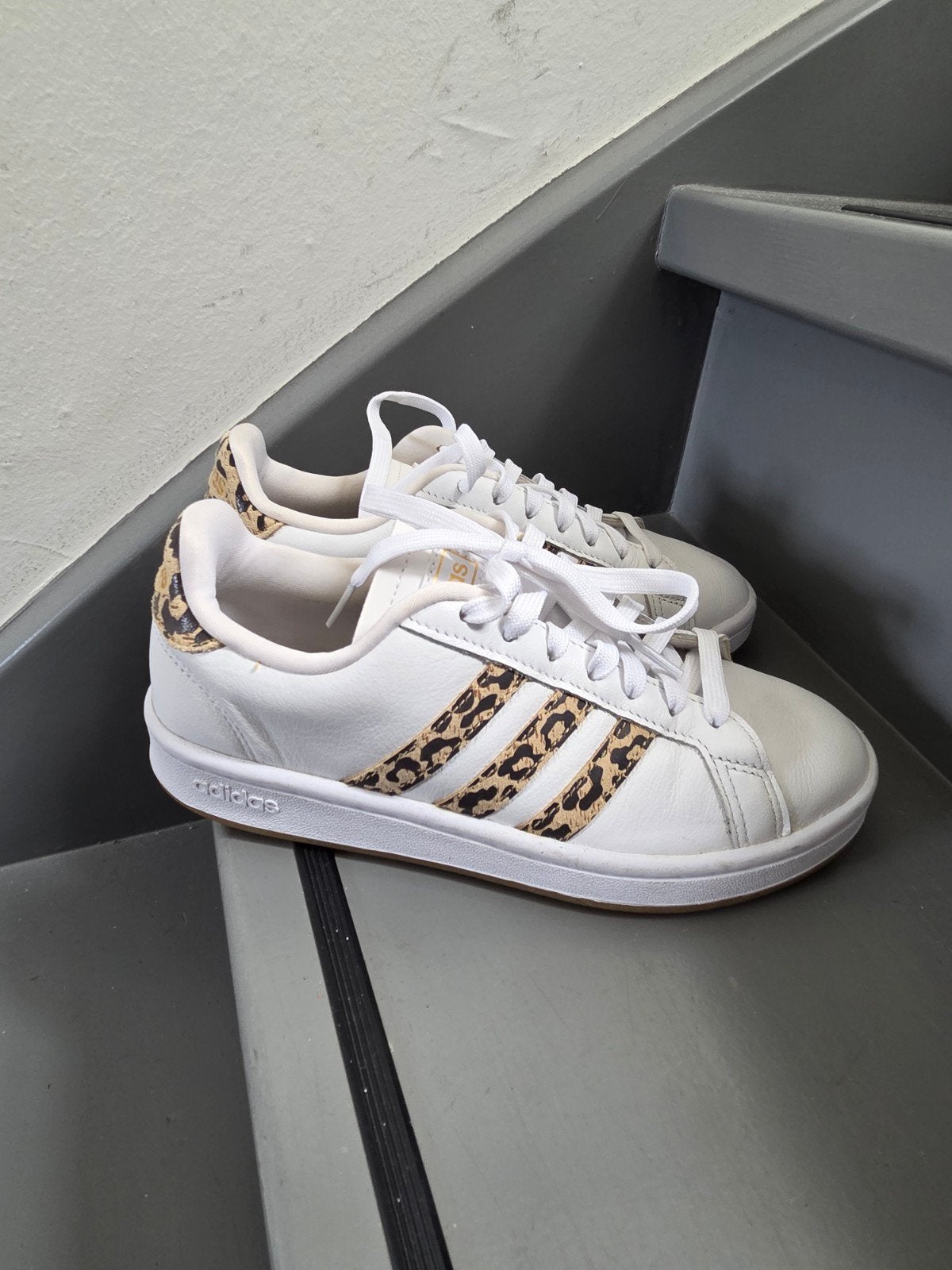 Adidas dames gympen, Adidas, Wit, Ophalen of Verzenden, Sneakers of Gympen