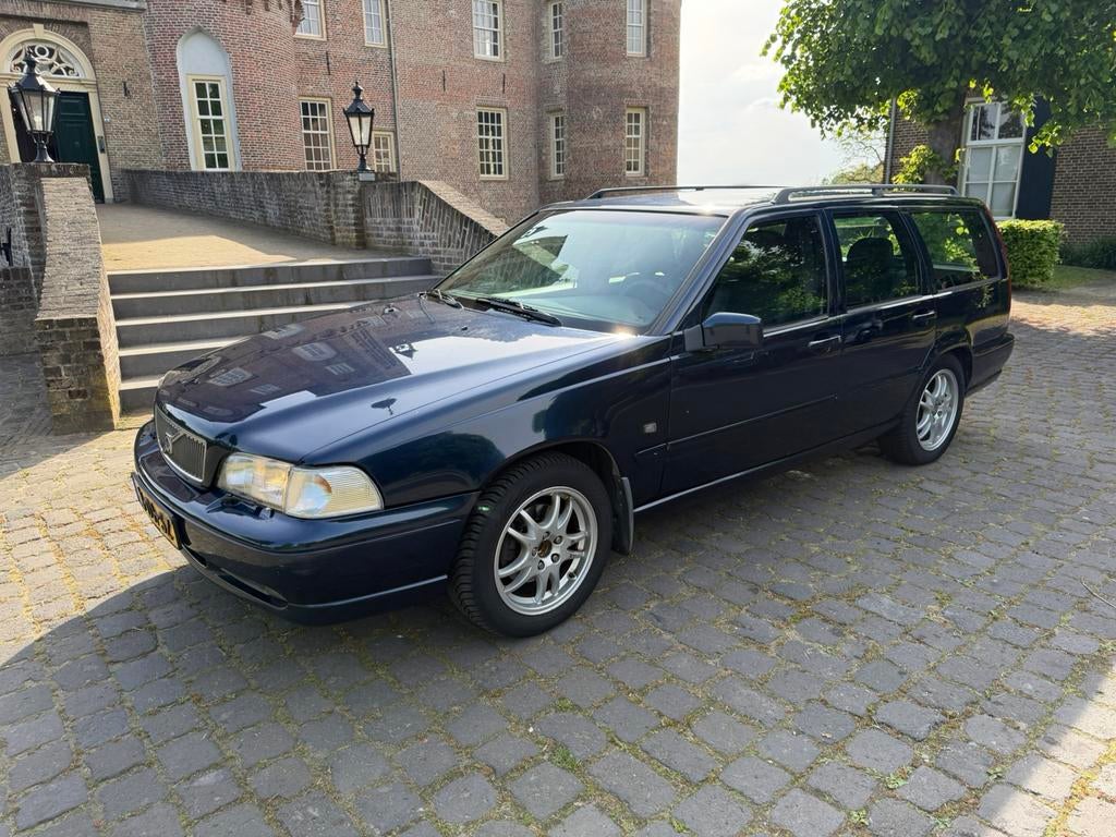 Volvo V70 2.4 140PK 1999 Blauw, Voorwielaandrijving, 1436 kg, Blauw, 1600 kg
