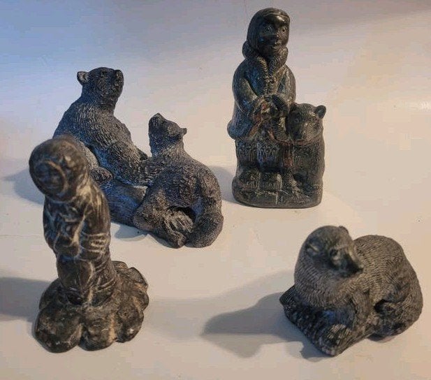 Inuit beeldje eskimo otter beer steen Wolf Canada, Ophalen of Verzenden, Zo goed als nieuw, Dier
