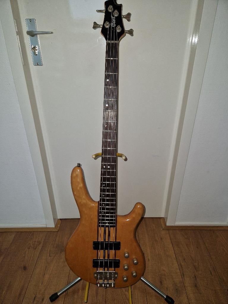 basgitaar CORT A4 2 delige brug, Muziek en Instrumenten, Snaarinstrumenten | Gitaren | Bas, Ophalen of Verzenden, Zo goed als nieuw