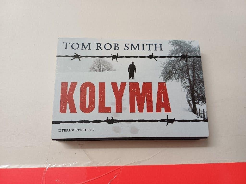 Boekje Dwarsligger nr 49- Tom Rob Smith - Kolyma, Boeken, Ophalen of Verzenden, Gelezen