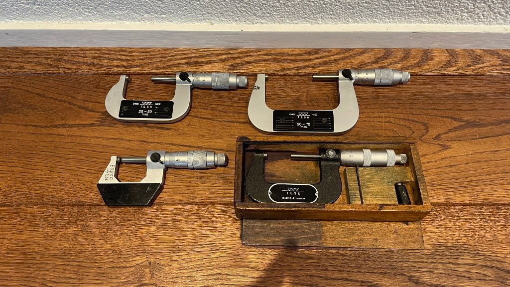 Tesa diverse buiten schroefmaten micrometers maten 0-75mm, Doe-het-zelf en Verbouw, Meetapparatuur, Ophalen of Verzenden, Zo goed als nieuw