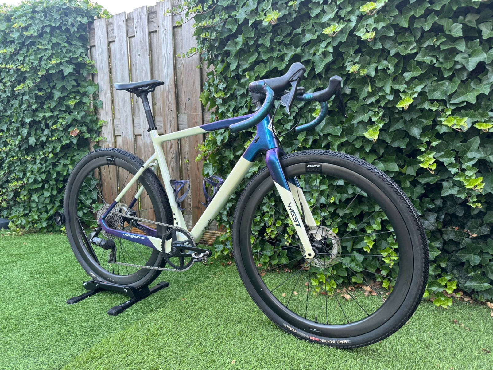 Megamo West 03 AXS + carbon + powermeter (maat M: 170-185cm), 28 inch, Gebruikt, Carbon, 10 tot 15 versnellingen