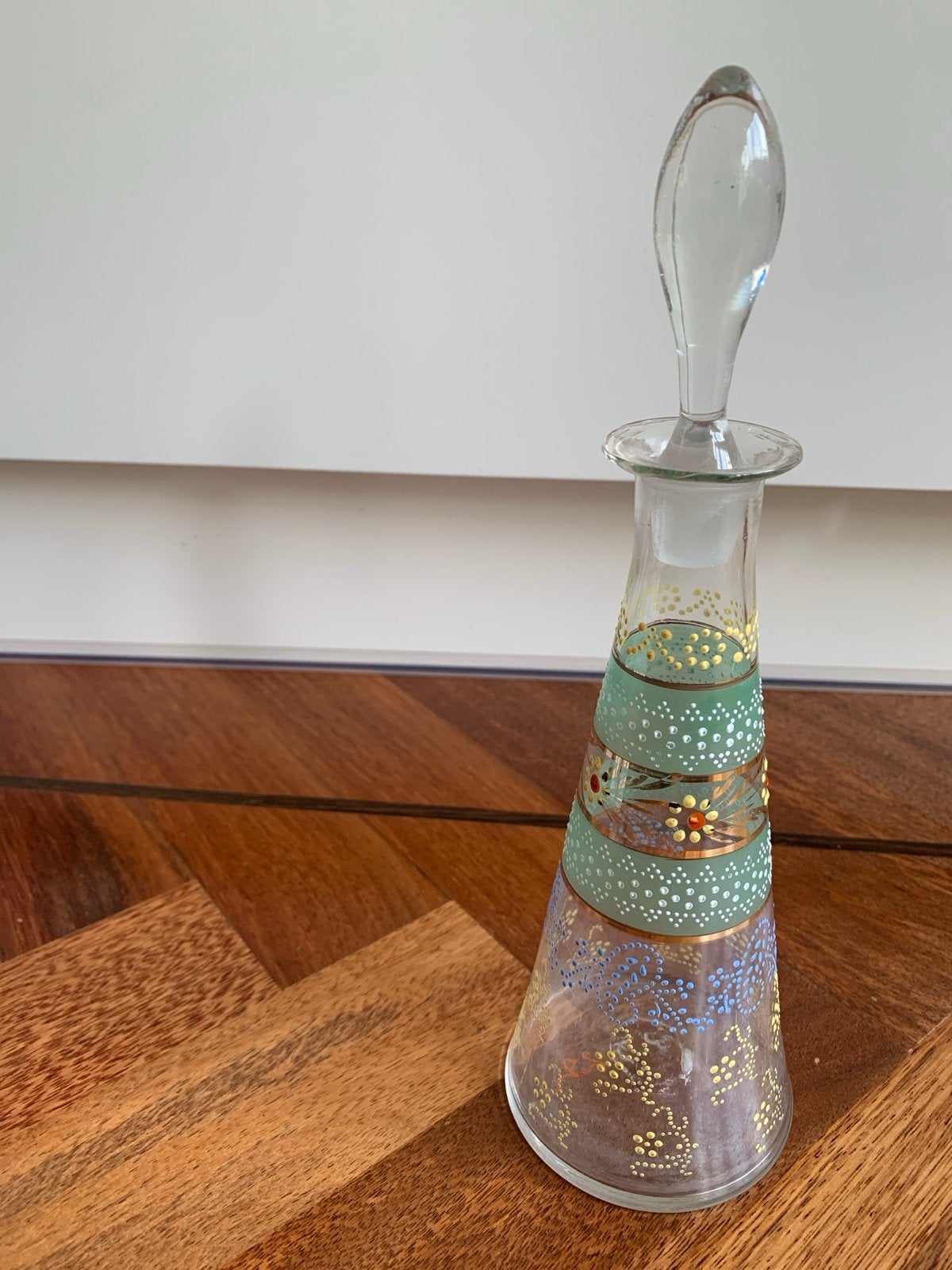 Vintage Glazen Karaf met Gekleurde Versieringen, Antiek en Kunst, Antiek | Vazen, Ophalen of Verzenden