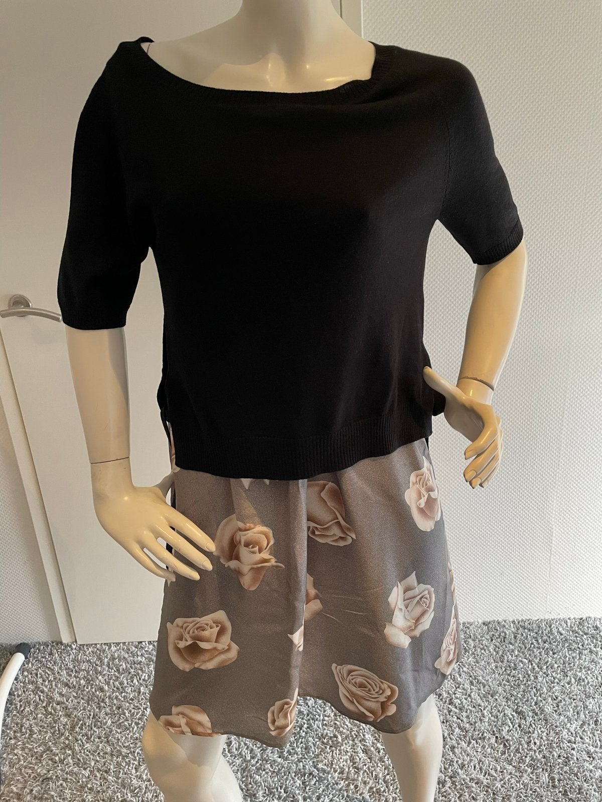Boutique moschino jurkje met trui effect maat it 42 nl 38, Maat 38/40 (M), ., Zwart, Ophalen of Verzenden
