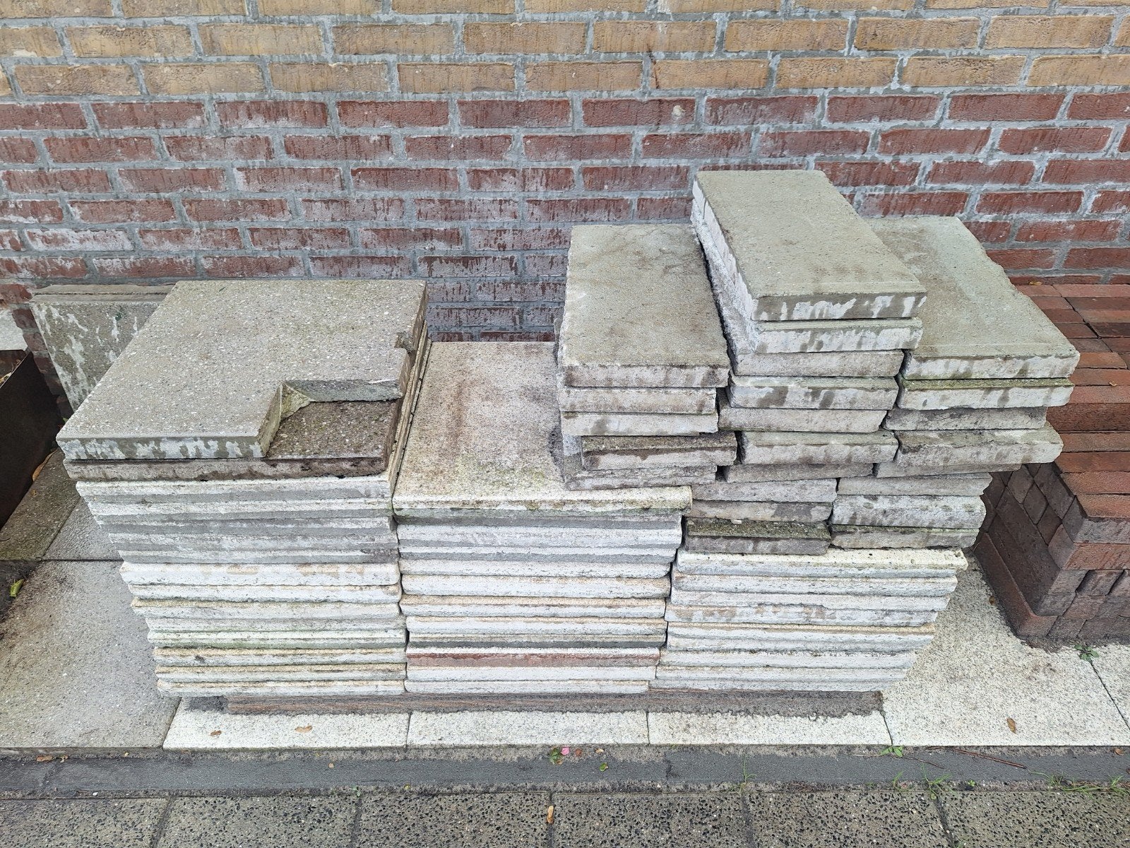 Gratis betontegels, Tuin en Terras, Ophalen, Gebruikt, Beton, Terrastegels