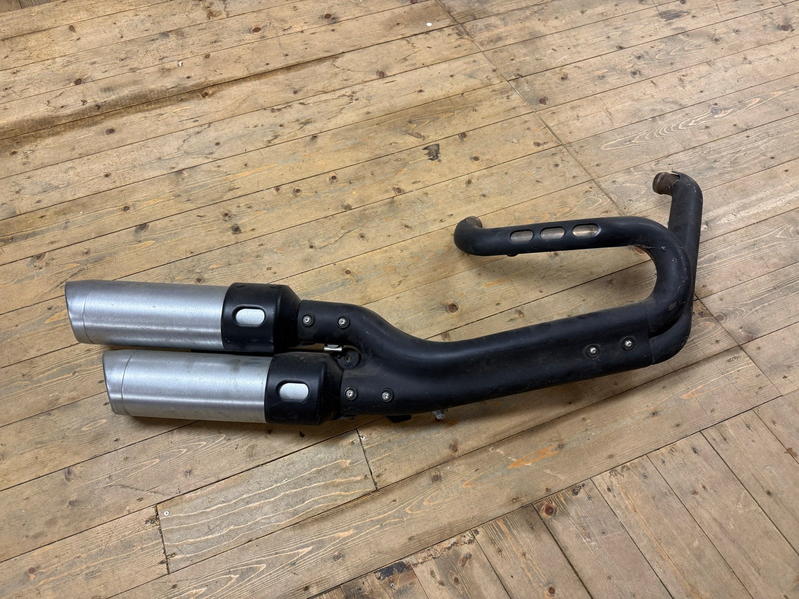 Orginele harley davidson uitlaat van een fatbob 2018, Ophalen, Gebruikt