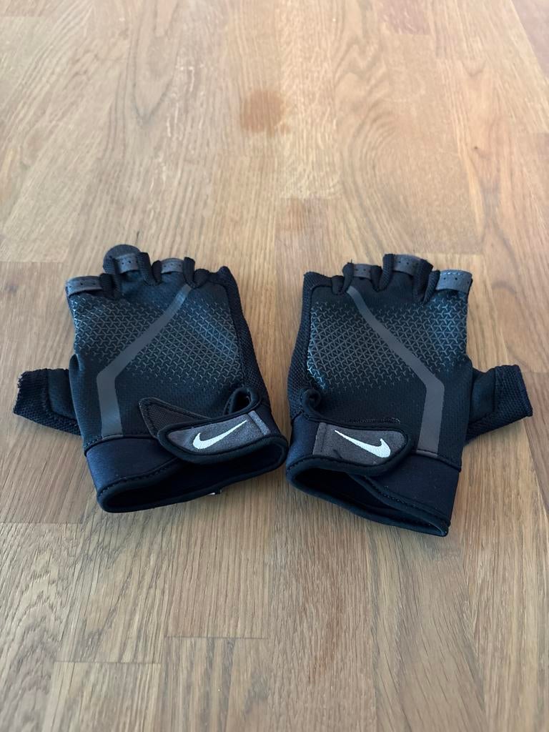 Nike fitness handschoenen - Maat M, Ophalen of Verzenden, Zo goed als nieuw, Armen, Overige typen