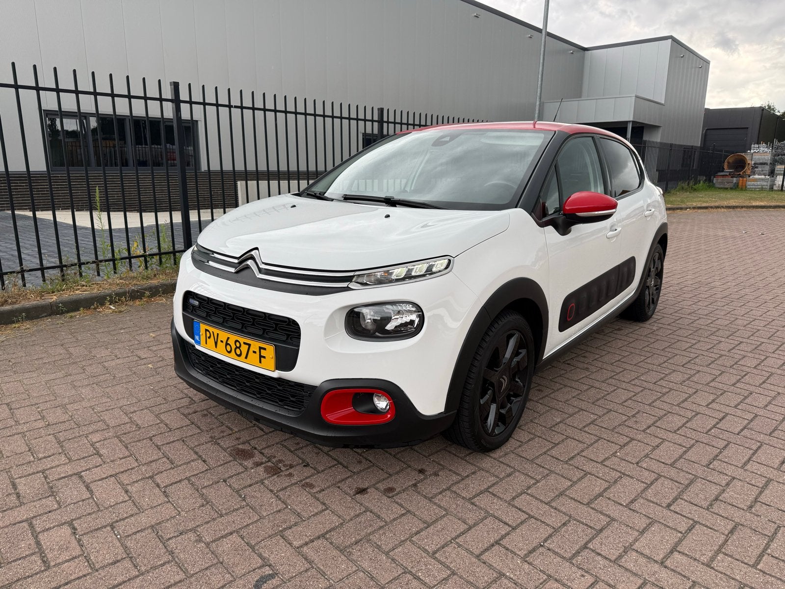 Citroën C3 1.2 Puretech 110pk S&S 2017 Wit, Voorwielaandrijving, Zwart, 1199 cc, Wit
