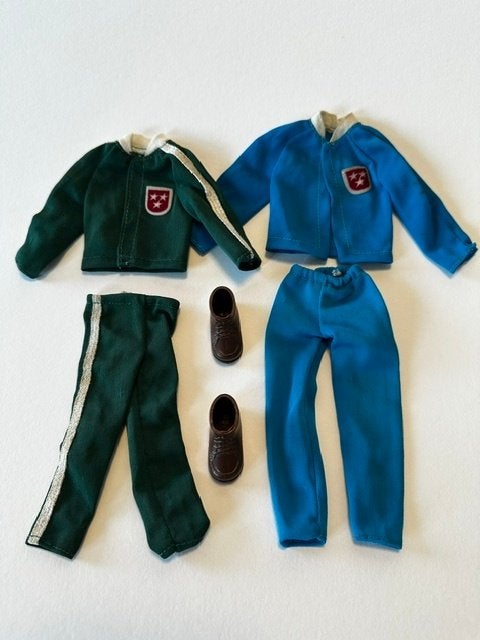 Big Jim; Jeff Mattel twee Wolfpack gym sports outfits jr '70, Ophalen of Verzenden, Gebruikt, Pop