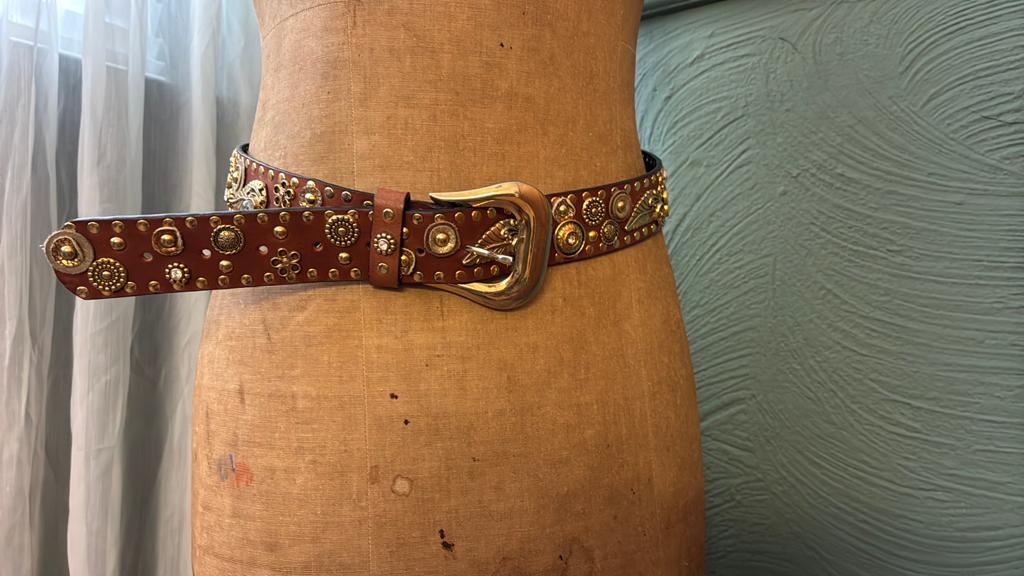 Special editon nanni riem met strass steentjes en goudkleur, Echt leder, Heupriem, Ophalen of Verzenden, 3 tot 5 cm
