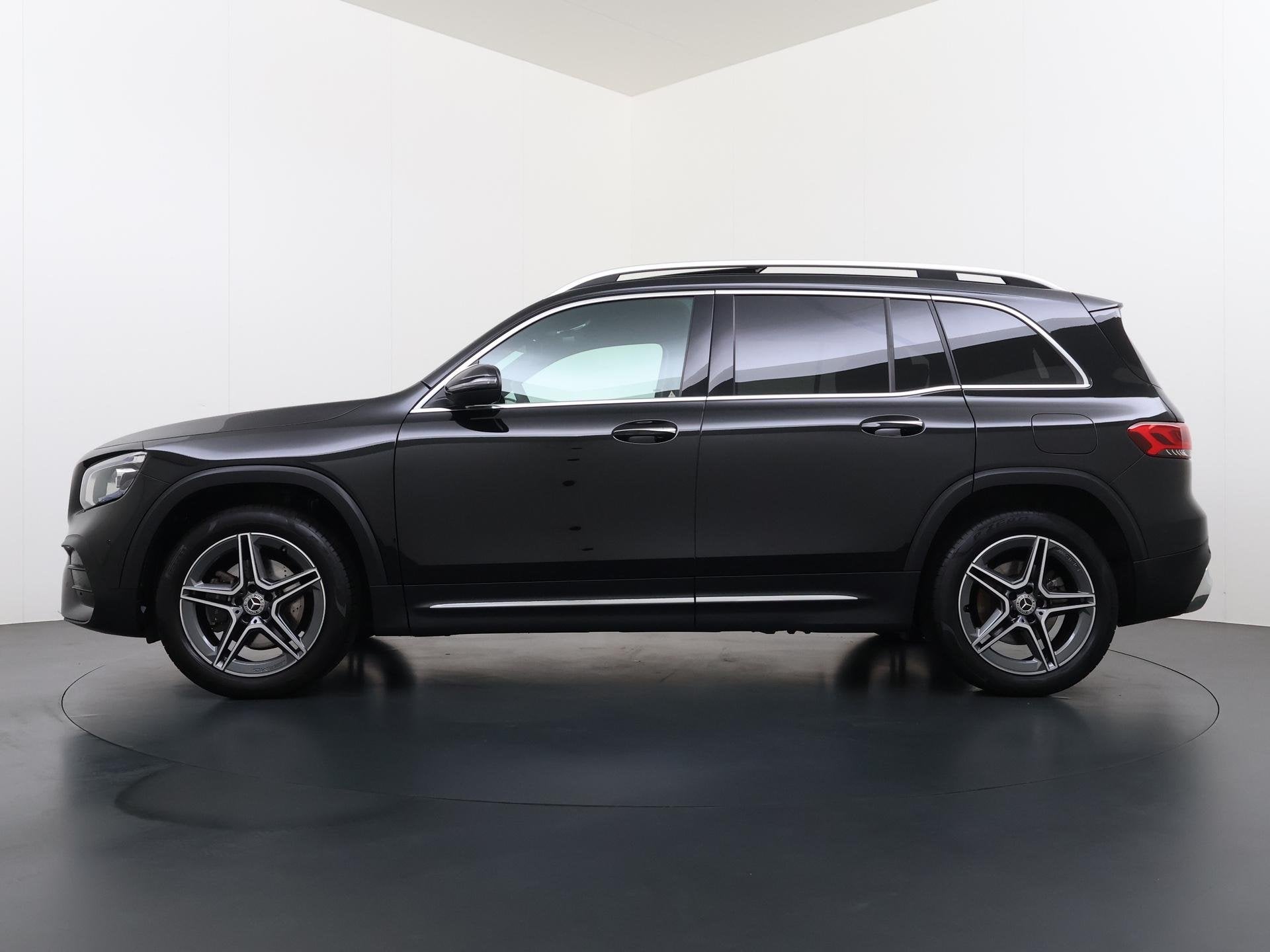 Mercedes-Benz GLB 200 AMG Line Premium 7-persoons | Trekhaak, Auto's, Mercedes-Benz, 4 cilinders, Bedrijf, SUV of Terreinwagen