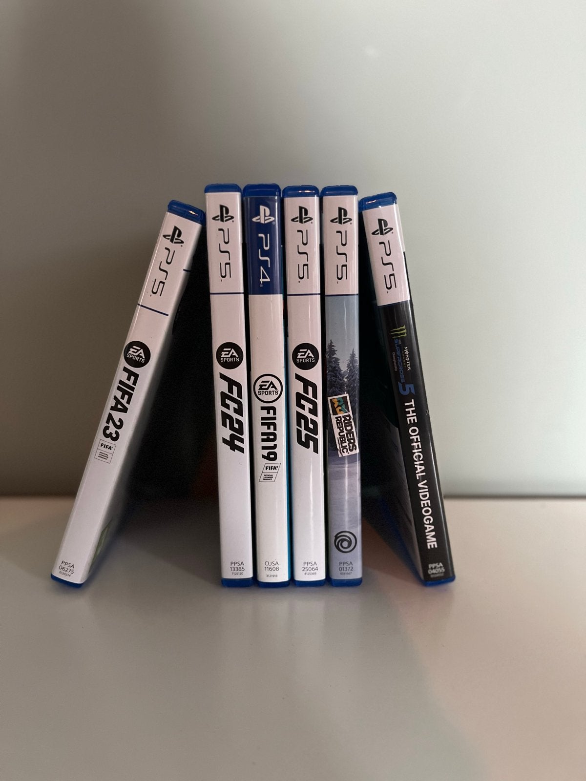 6 PlayStation Spellen: FIFA, FC, Riders Republic, Monster Su, Gebruikt, 1 speler, Eén computer, Ophalen of Verzenden