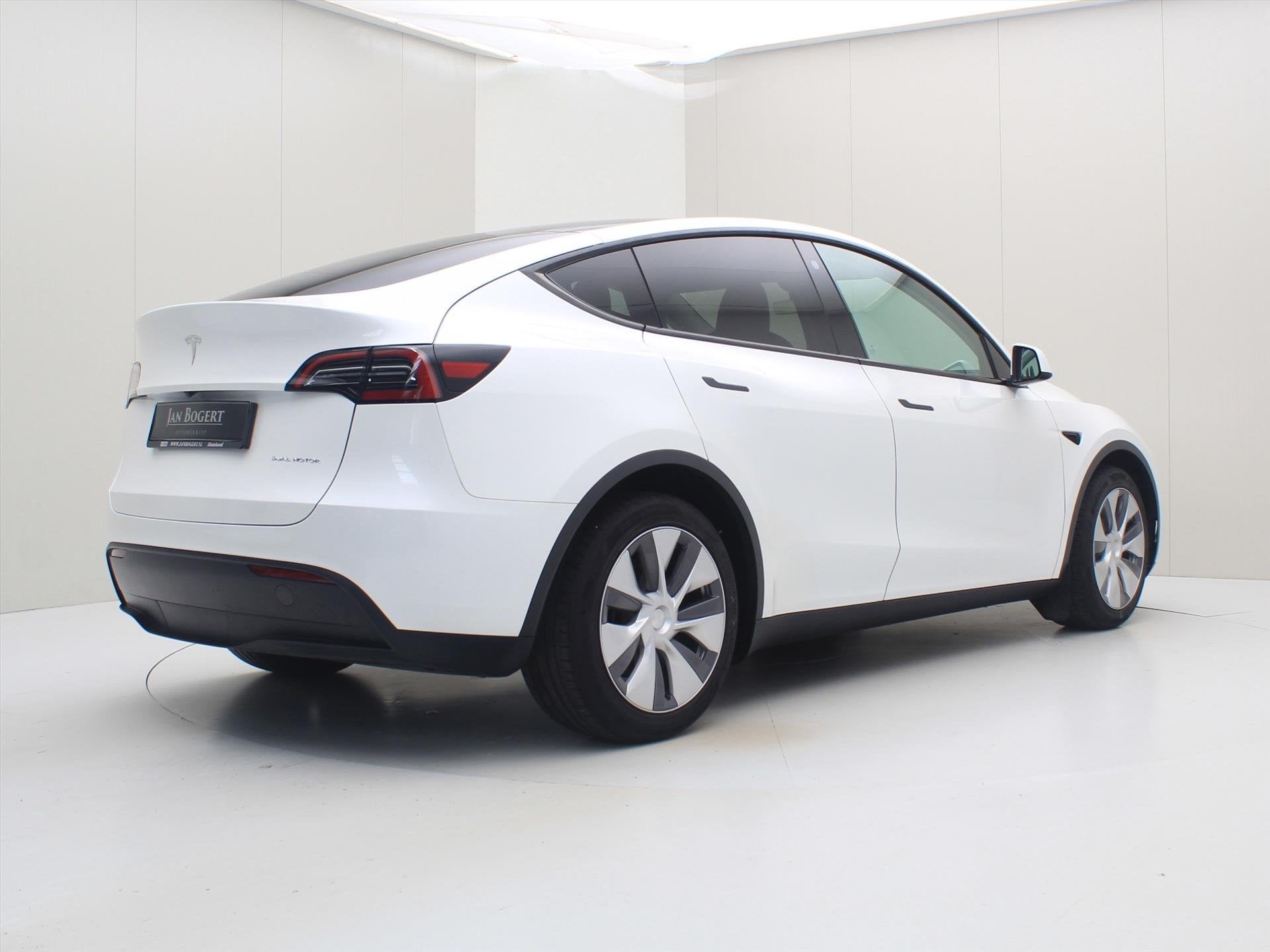 Foto 2 van Tesla Model Y Long Range AWD 75kWh 351pk [ AMD RYZEN+AUTOPIL