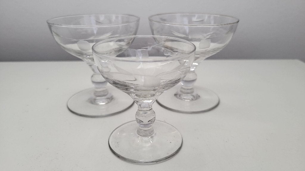 Set graveerde likeurglazen 2 H 7,5 D 7,5cm en 1 H 6,5 D 6 cm, Ophalen