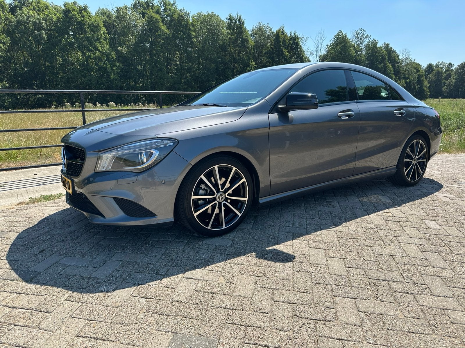 Prachtige Mercedes-Benz CLA 200 Prestige 7G-DCT (aut)!, Auto's, Zwart, 715 kg, Leder en Stof, 1595 cc