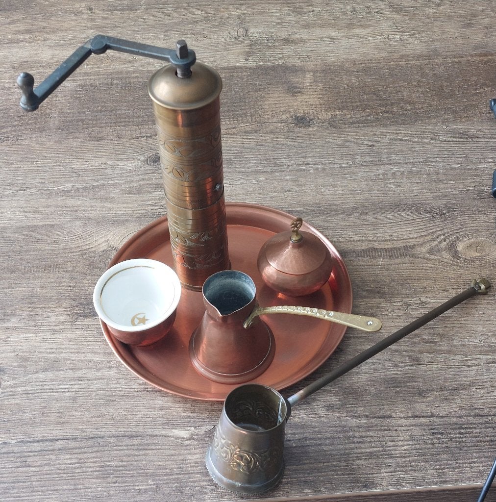koffiemolen met bijbehorend drinkset, Ophalen