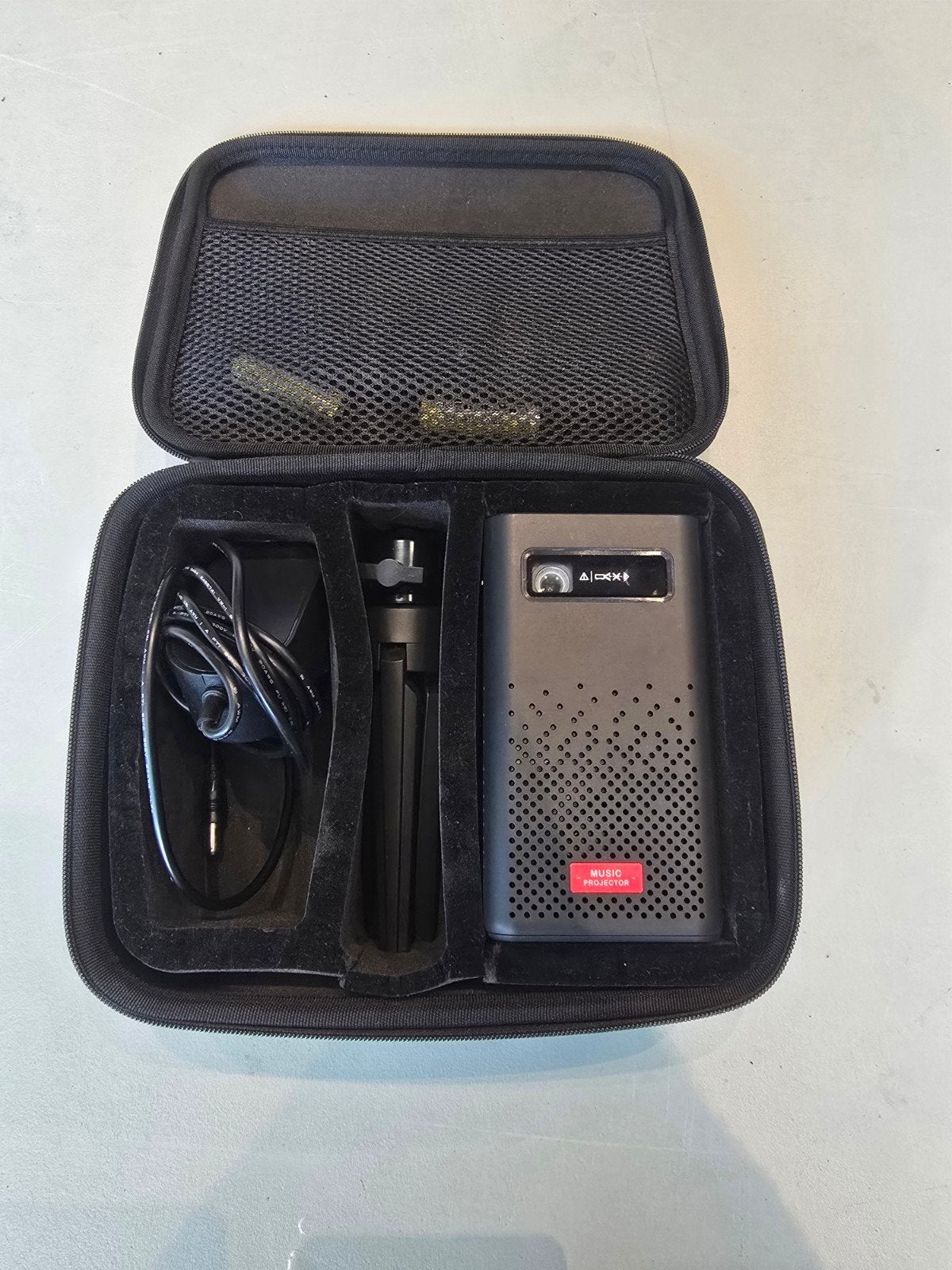 Beamer TOUMEI C900., Ophalen, Zo goed als nieuw, LED