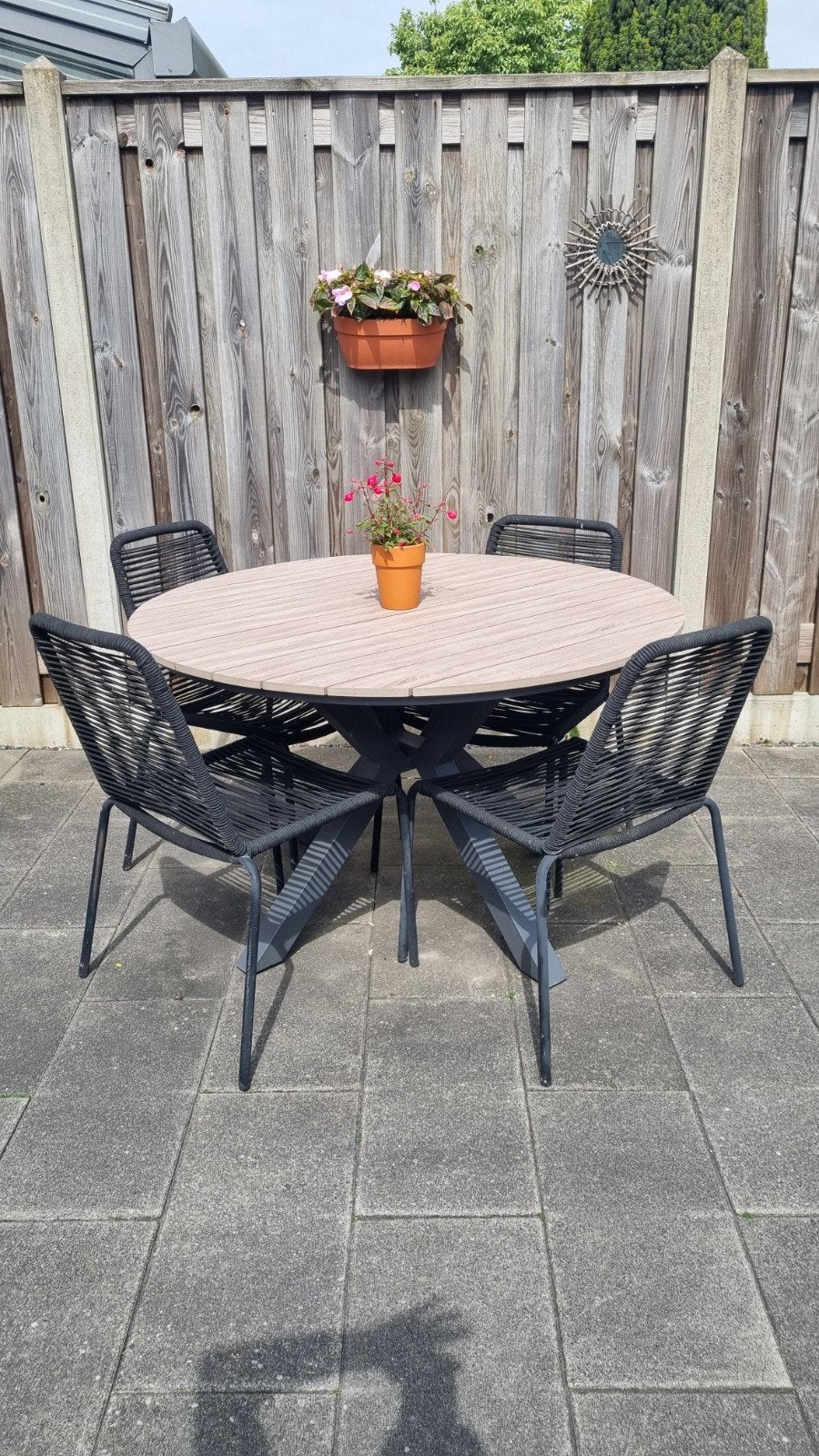 4 nette draad touw tuinstoelen 4 voor 80 euro!, Tuin en Terras, Tuinstoelen, Ophalen, Zo goed als nieuw, Kunststof, Stapelbaar
