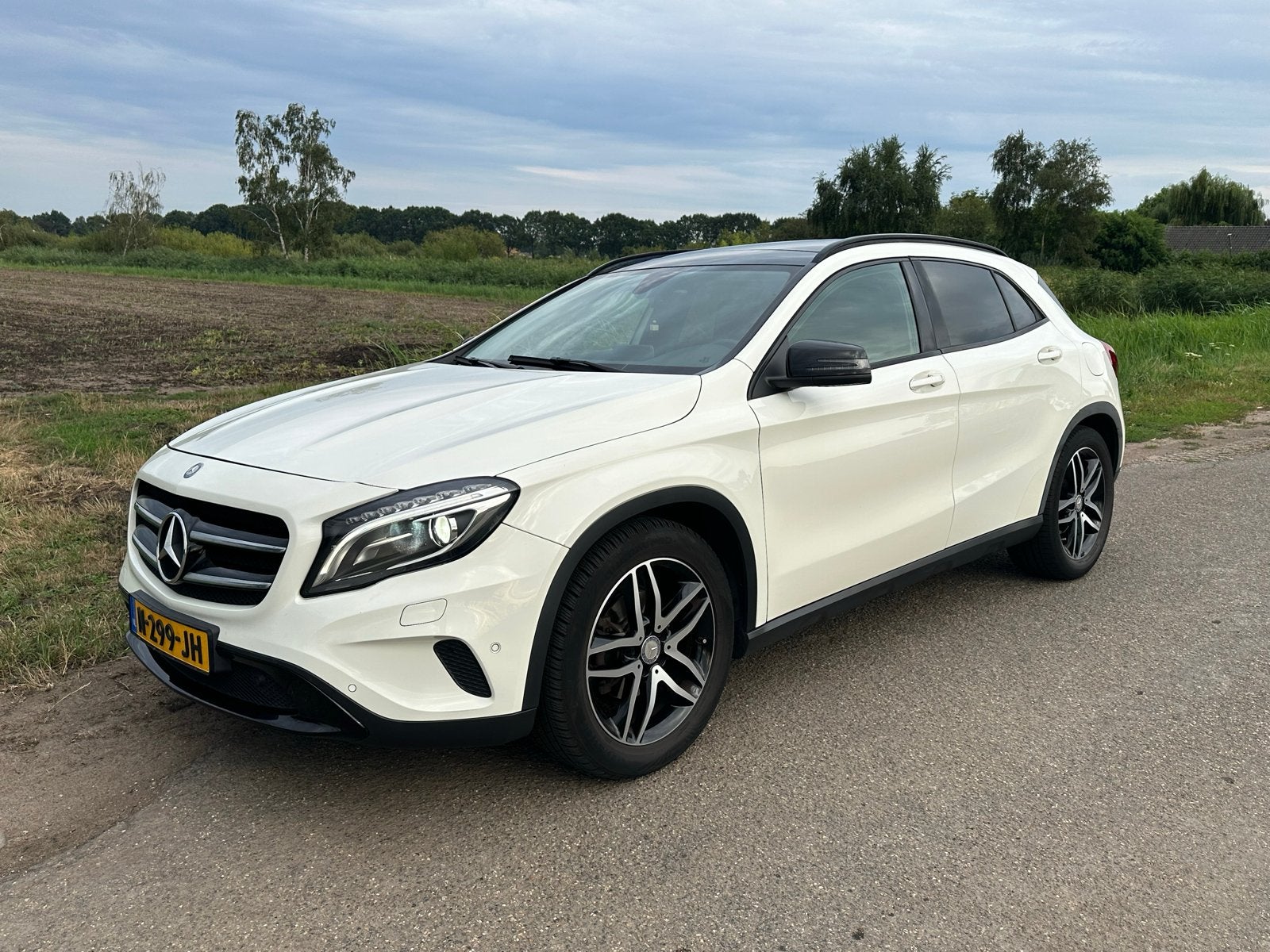 Mercedes-Benz GLA Gla180 1.6 90KW 2016 - Full options!, Auto's, Zwart, 4 cilinders, 715 kg, Leder en Stof