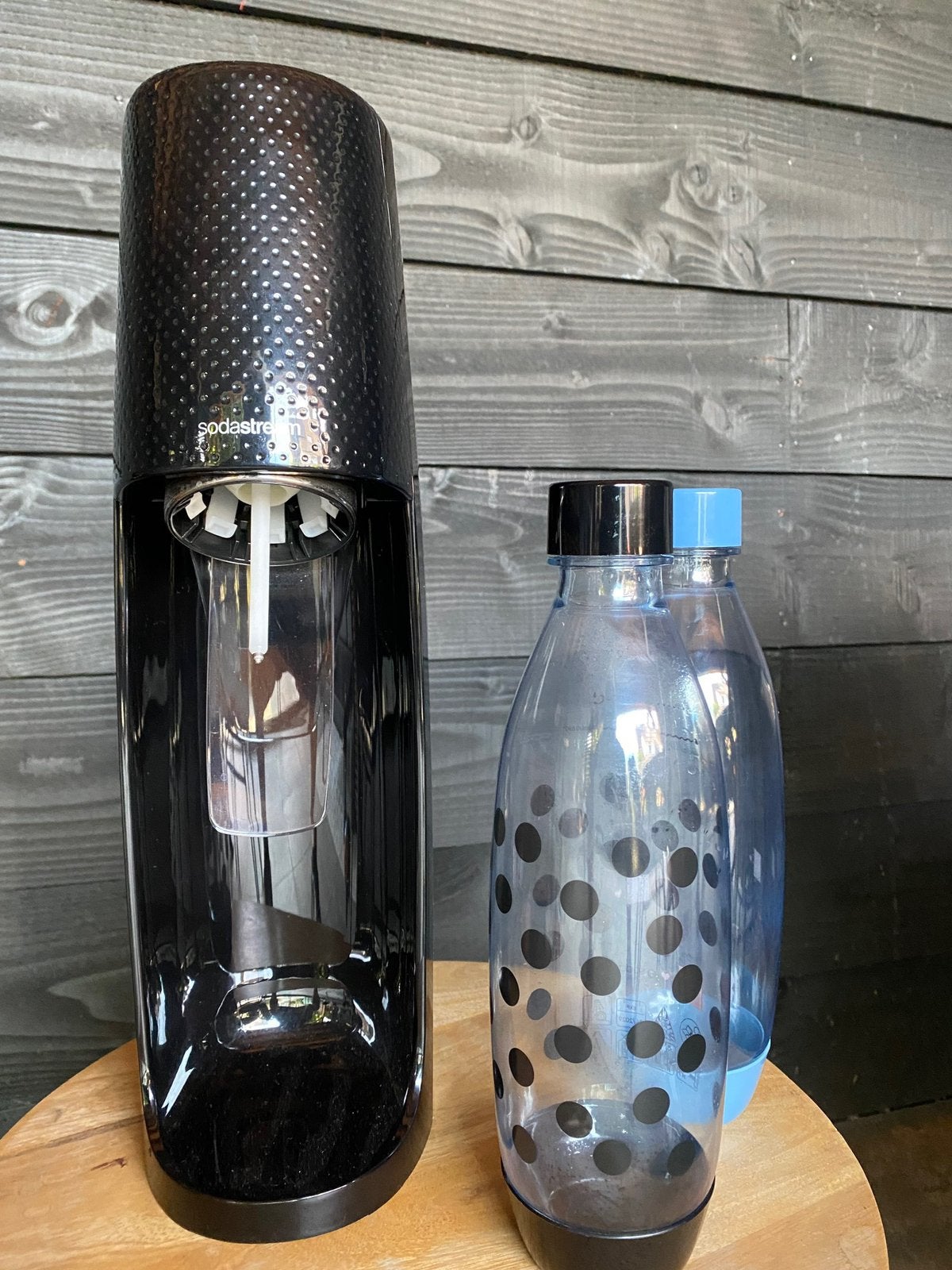 Sodastream, zwart inclusief 2 lege koolzuurcilinders., Witgoed en Apparatuur, Bruiswatermachines, Ophalen, Gebruikt