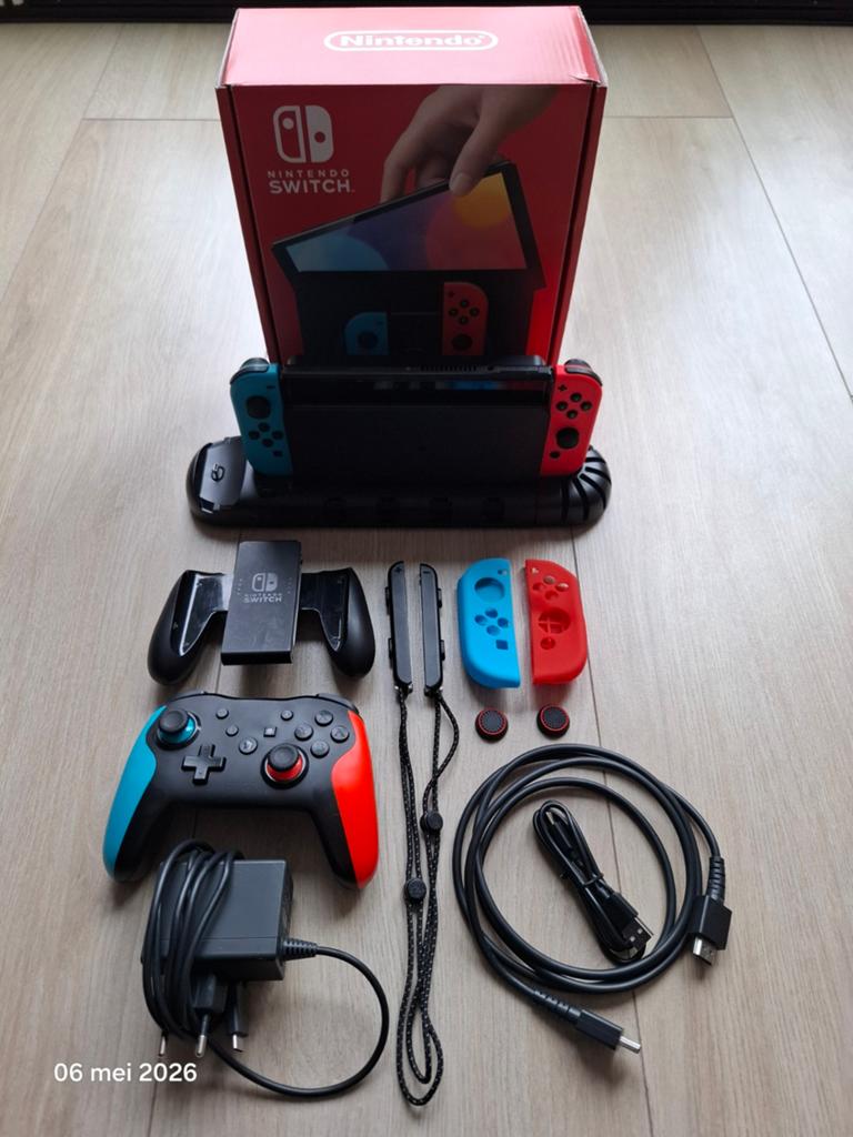 Nintendo Switch oled met extra controller, Spelcomputers en Games, Spelcomputers | Nintendo Switch, Zo goed als nieuw, Switch 2019 Upgrade