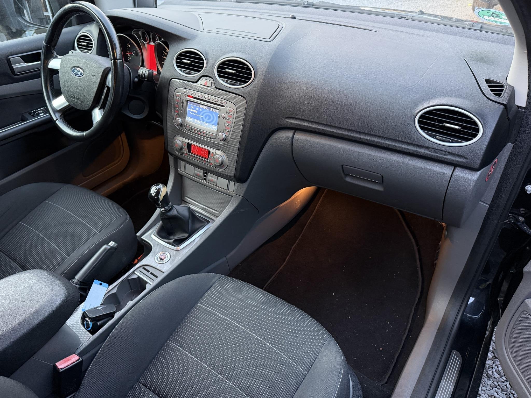 Foto 12 van Ford Focus 1.8 Titanium | Autom. Airco | Cruise Control | El