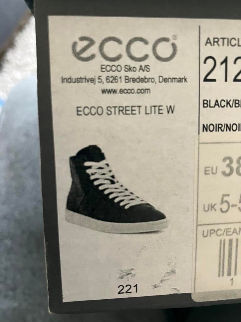 Nieuwe ECCO sneackers zwart,maat 38…..€37,50, Kleding | Dames, Schoenen, Ophalen of Verzenden, Zo goed als nieuw, Zwart, Sneakers of Gympen