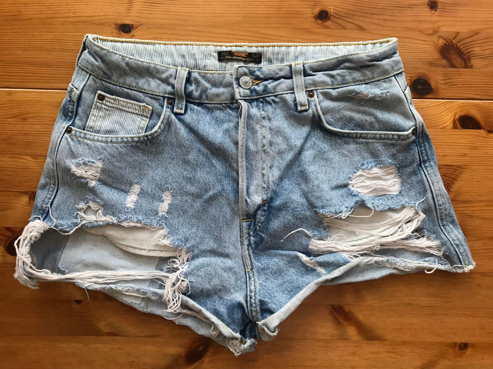 Pull & Bear lichtblauwe denim shorts egf short knoopsluiting, Blauw, Ophalen of Verzenden, W30 - W32 (confectie 38/40), Pull & Bear