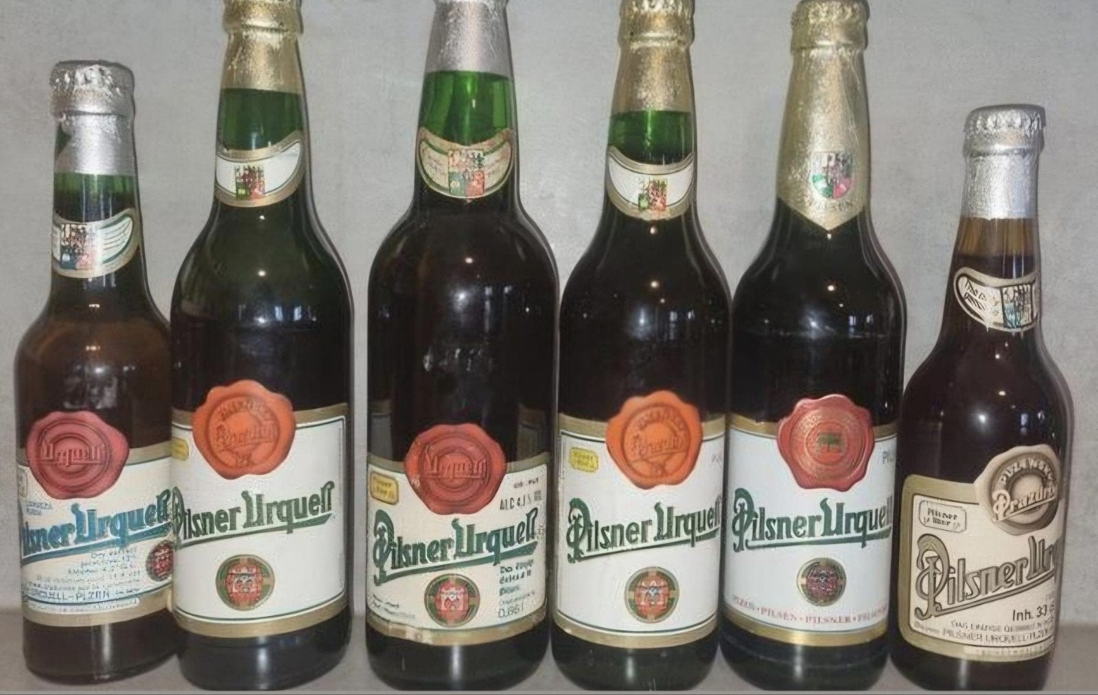 Pilsner Urquell <'91–'95 +'01 - 2 Tsjechoslowakije, 2 export, Verzamelen, Biermerken, Ophalen of Verzenden, Zo goed als nieuw