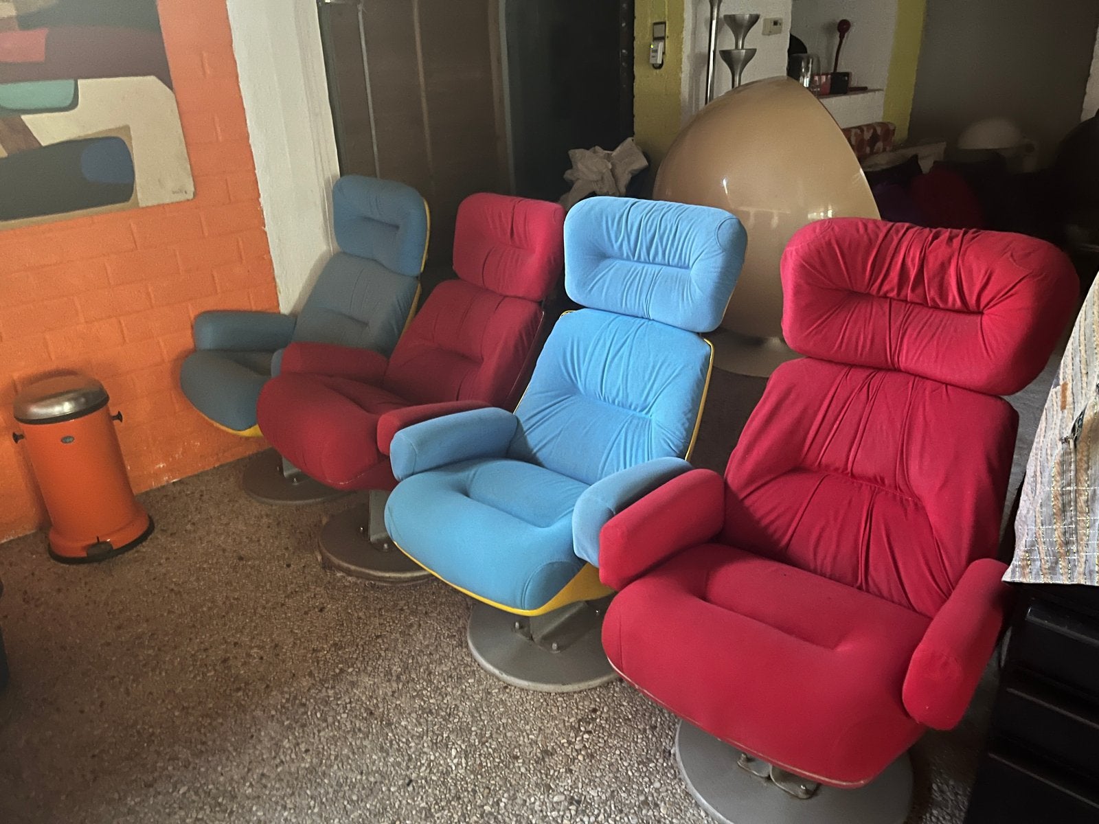 Vintage bioscoop fauteuils - rood/rood en blauw/geel, Ophalen, Gebruikt, Onbekend, Vier