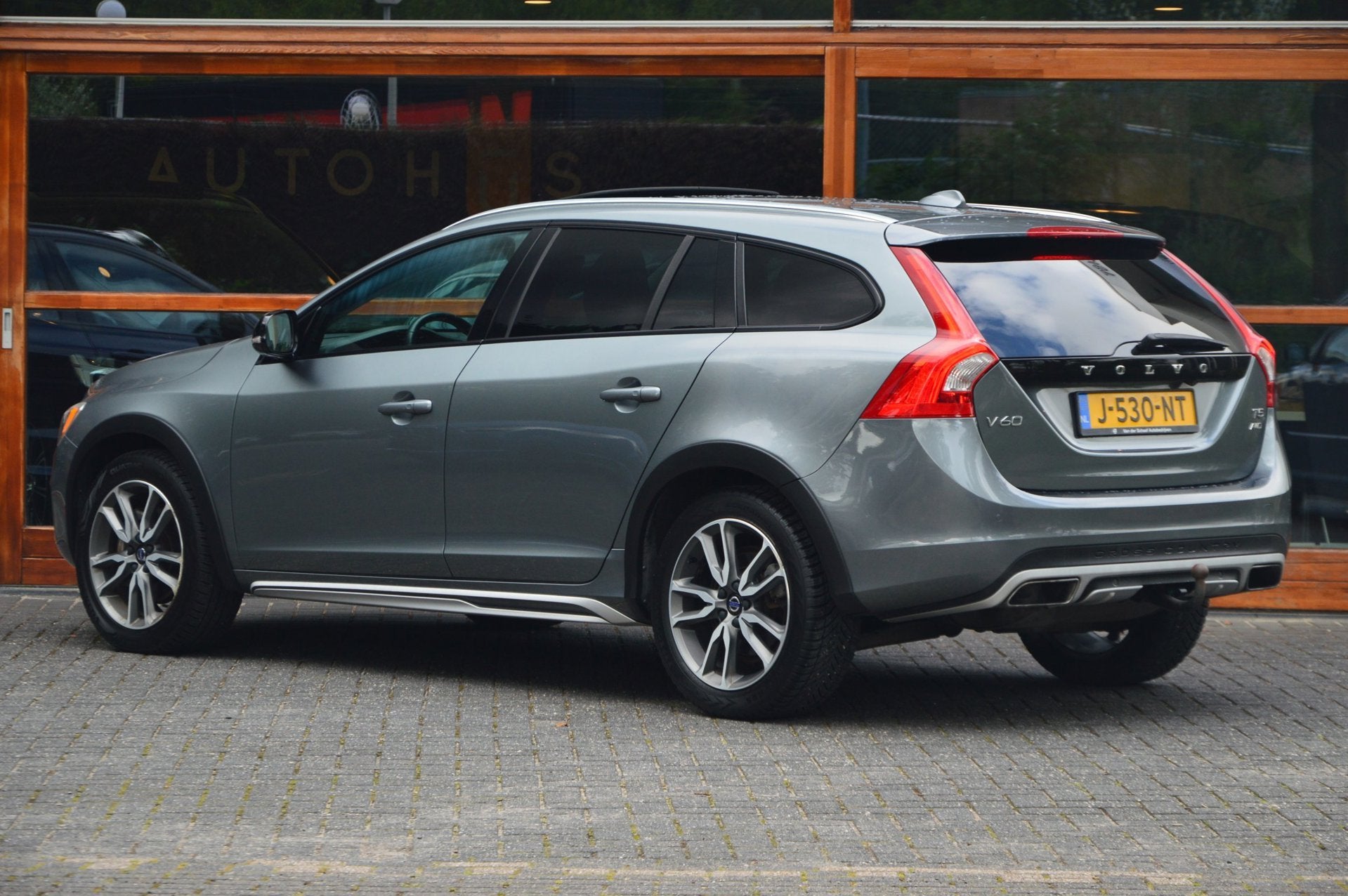 Volvo V60 Cross Country 2.0 T5 AWD Polar+ | Panoramdak | Cam, Automaat, Gebruikt, Zwart, 4 cilinders
